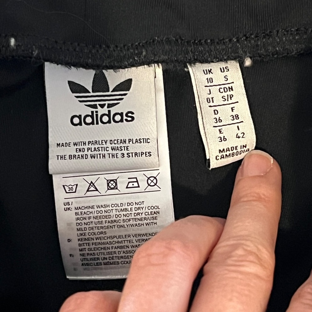 Adidas Adicolor Classics Traceable Shorts Small - image 6